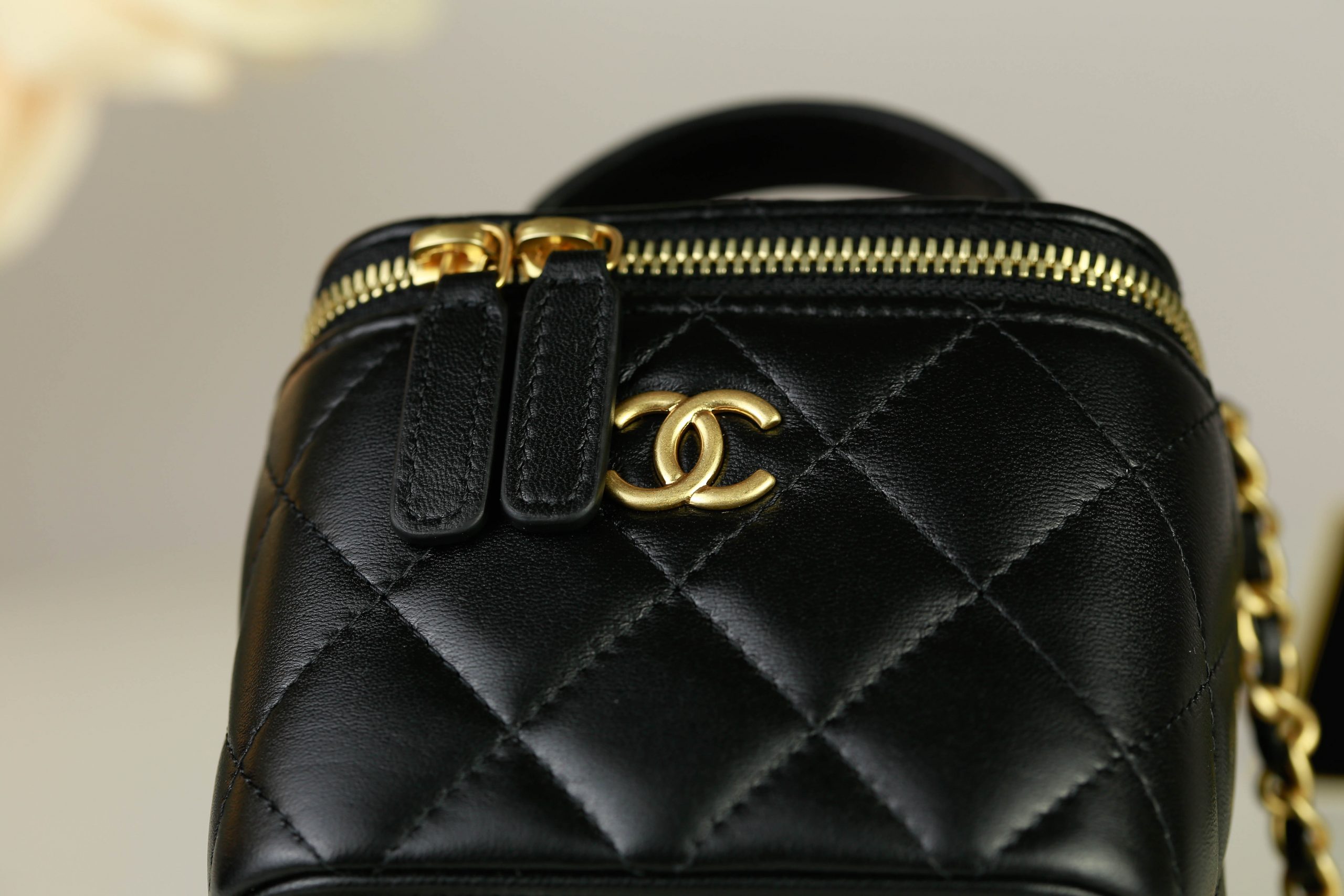 Chanel Small Vanity Bag With Strap - Đen - La Deluxe