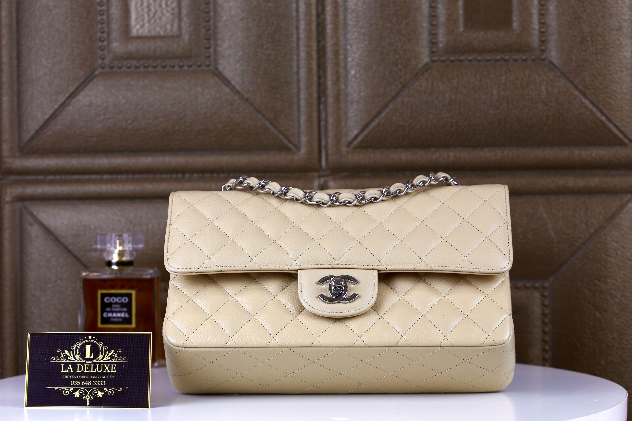 CHANEL CLASSIC FLAP BAG - Be/ Size 25.5 - La Deluxe